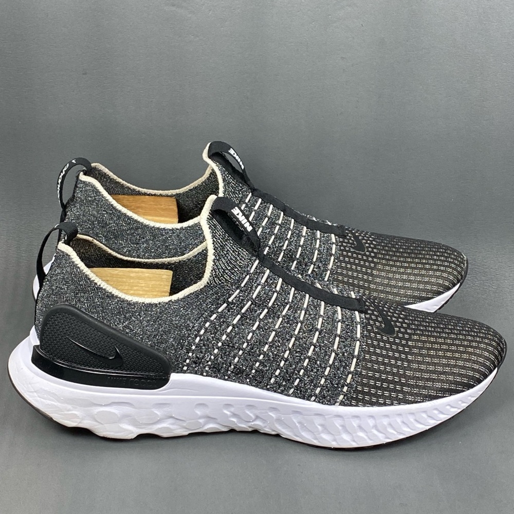 Nike React Phantom Run Flyknit 2 Black Smoke Gray Sneaker. SZ 12.